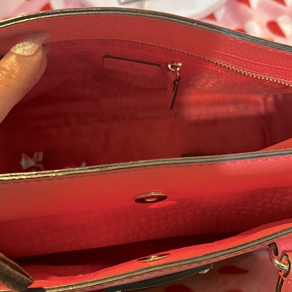 KateSpade Crossbody Satchel EUC with free #5 Necklace & Croc Keychain &  Stitch - Picture 9 of 11